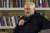 Foto: André Aciman publica 'Idilio': "El mundo es más hostil con la inmigración porque no llegan de uno en uno, sino miles"
