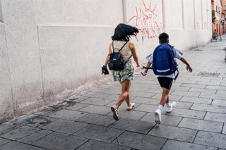 Un niño de camino a la escuela, a 7 de septiembre de 2026, en Madrid (España). 