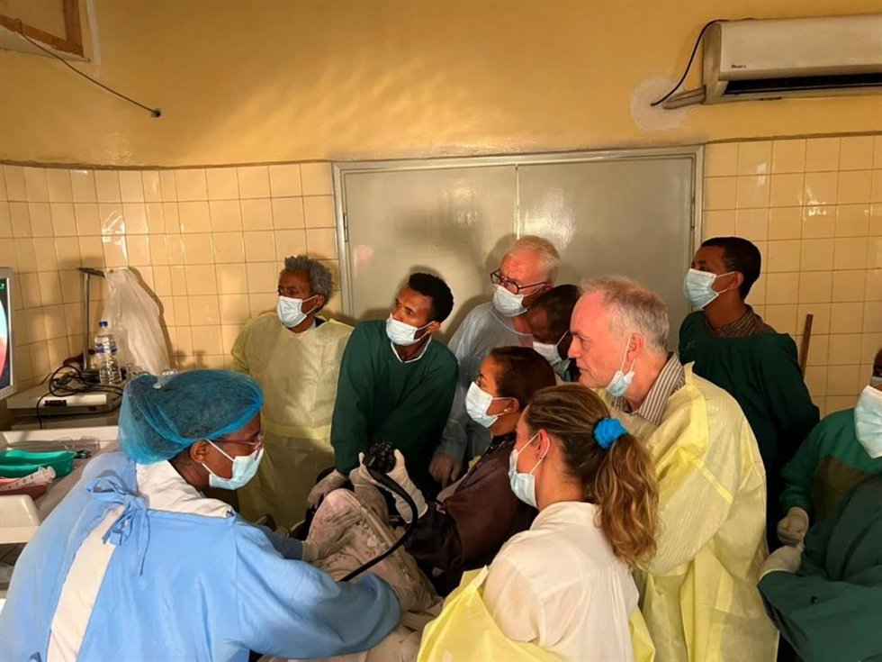 La doctora Nina Oehler, especialista del Servicio de Aparato Digestivo del Hospital Vithas Xanit Internacional, durante las jornadas de formación en el St. Paul's Hospital Millennium Medical College de Addis Abeba (Etiopía)