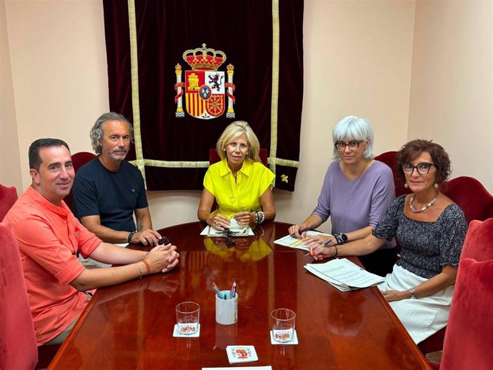 Reunión entre Subdelegación del Gobierno en Huelva  y la Asociación Víctimas Descarrilamiento de Adamuz.