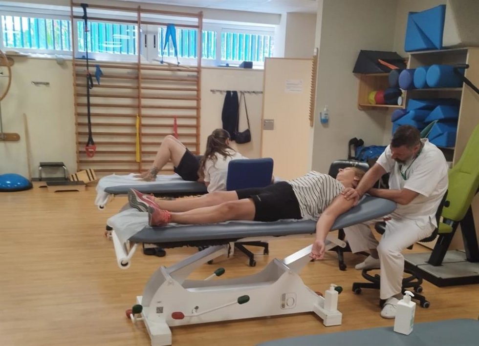 Sesión de fisioterapia en la sanidad pública andaluza.