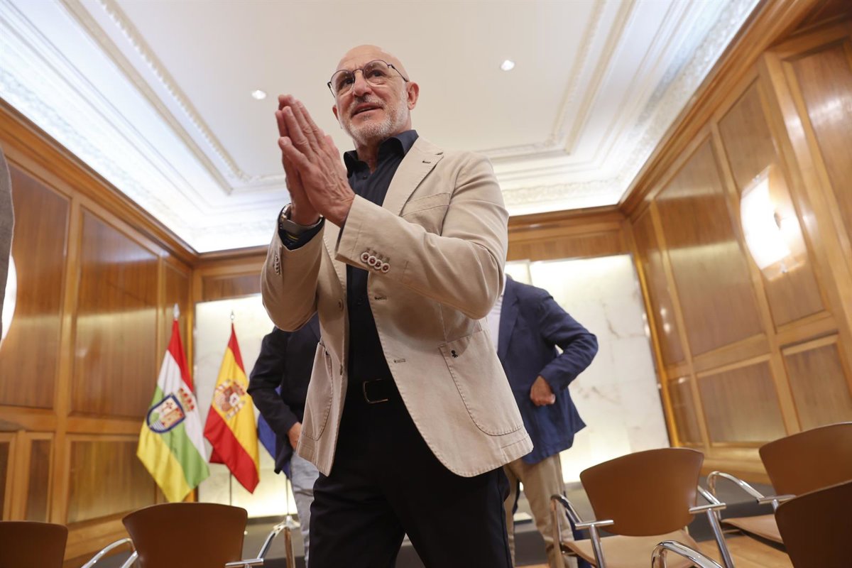 Luis de la Fuente asegura que  empieza a ser consciente del hito histórico  conseguido y destaca la unión del país