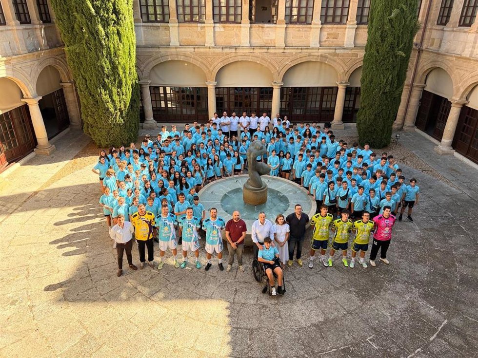 Presentación de las nuevas equipaciones del Club Balonmano Zamora.