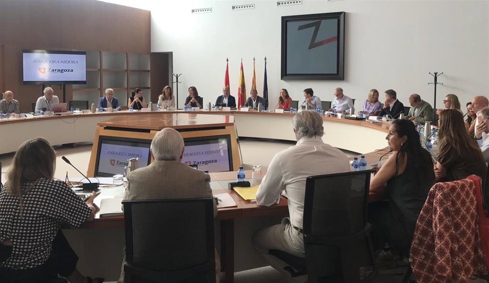 La alcaldesa de Zaragoza, Natalia Chueca, preside la reunión de trabajo con su equipo de gobierno al inicio del curso político en septiembre de 2026