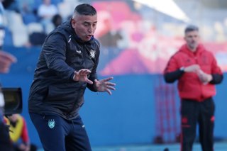 Futbol, Huachipato vs Colo Colo Vigesimosegunda fecha, campeonato Nacional 2026. El entrenador de Huachipato Jaime Garcia es fotografiado durante el partido de primera division contra Colo Colo disputado en el estadio Ester Roa de Concepcion,