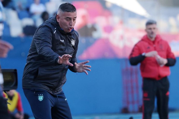 Futbol, Huachipato vs Colo Colo Vigesimosegunda fecha, campeonato Nacional 2026. El entrenador de Huachipato Jaime Garcia es fotografiado durante el partido de primera division contra Colo Colo disputado en el estadio Ester Roa de Concepcion,