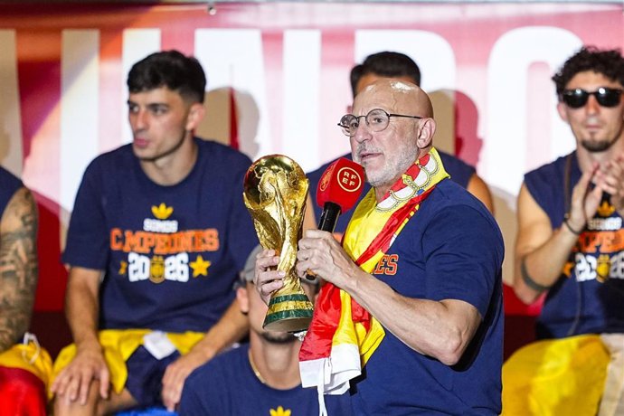 Archivo - Luis de la Fuente, seleccionador nacional masculino de fútbol, en la celebración por el Mundial 2026.
