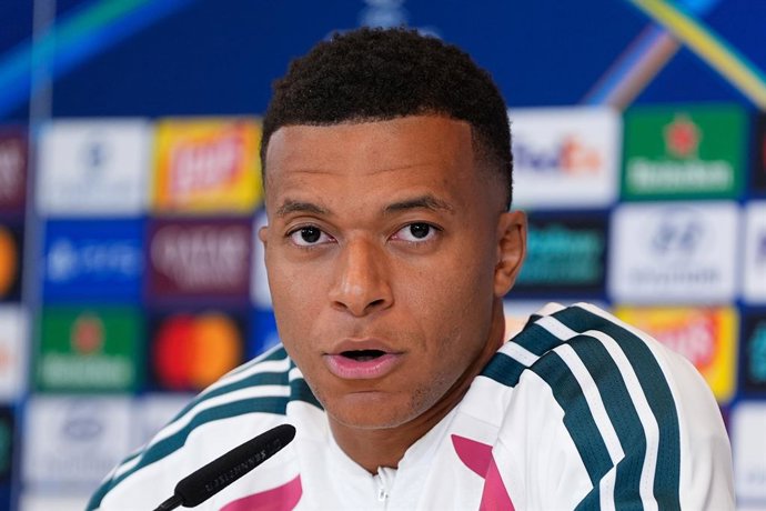 Kylian Mbappé participa de sua coletiva de imprensa durante o dia de treino do Real Madrid, antes da partida da Liga dos Campeões da UEFA 2026/27 contra o FC Internazionale Milano, na Cidade Esportiva do Real Madrid, em 7 de setembro de 2026, em Valdebeba