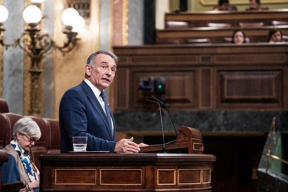 Archivo - El diputado de Sumar Enrique Santiago interviene durante un pleno en el Congreso de los Diputados, a 11 de junio de 2026, en Madrid (España).