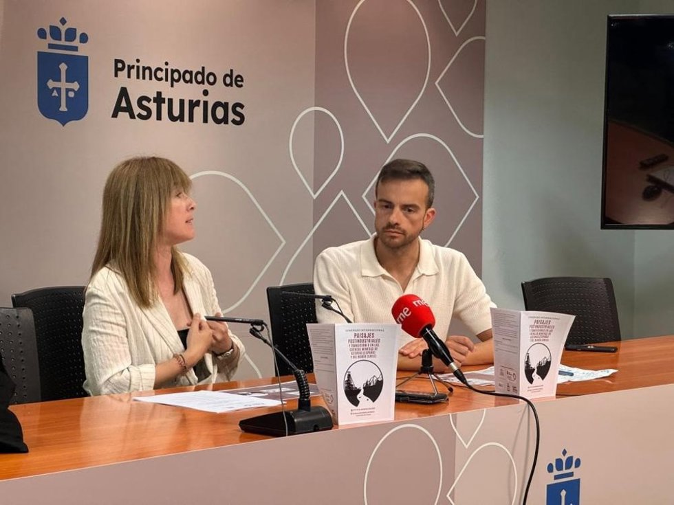 La profesora de la Universidad de Oviedo Irene Díaz Martínez y el director general de Agenda 2030, Juan Ponte.