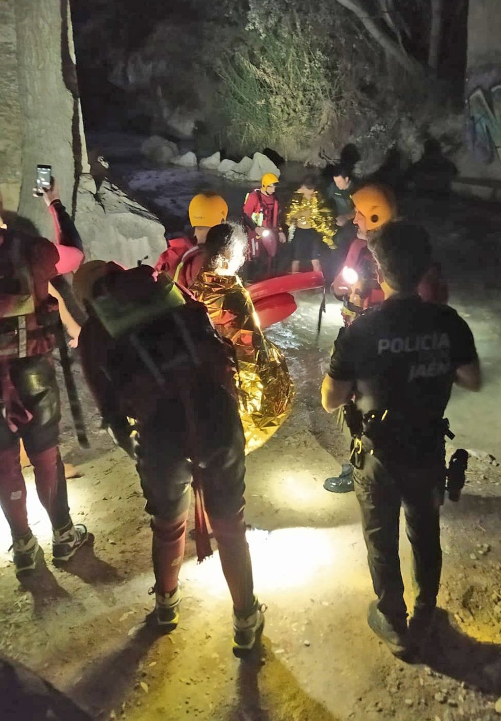 Auxilio a los jóvenes en Los Cañones del río Eliche.