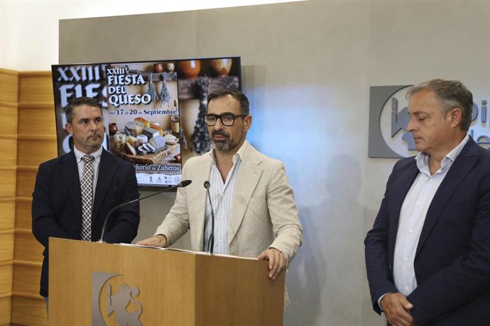 Romero en la presentación de la XXIII Feria del Queso Villa de Zuheros.