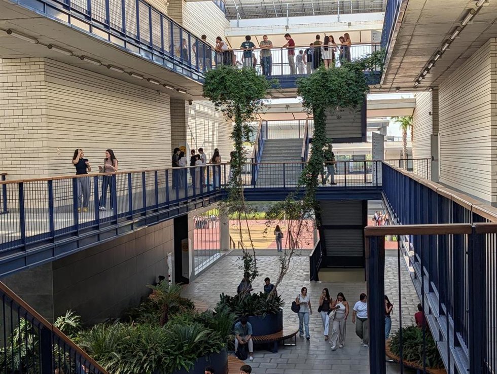 Casi 6.000 estudiantes de grado comienzan las clases del curso 2026/2027 en la Universidad Loyola.