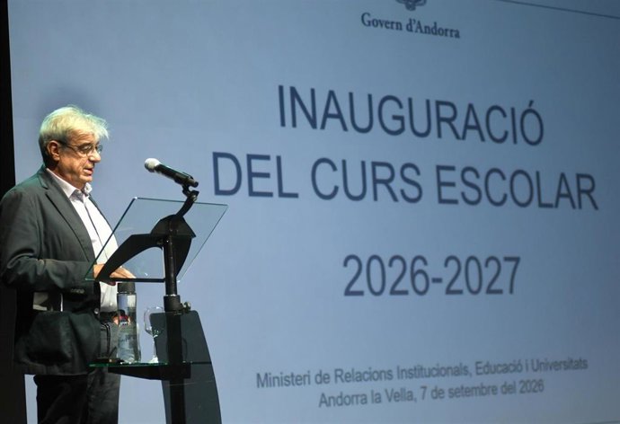 El ministro de Educación, Ladislau Baró, durante su intervención.