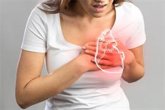 Foto: Experto señala a la fatiga extrema como síntoma poco conocido del infarto en mujeres que puede retrasar su diagnóstico