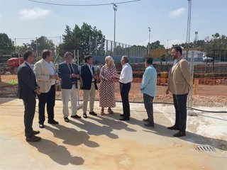 La delegada de la Junta de Andalucía en Cádiz, Mercedes Colombo, en una visita al IES Torre Almirante de Algeciras, donde la Junta está acomentiendo trabajos de mejora.
