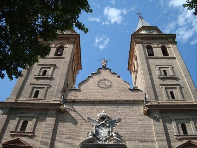 Vista exterior de la basílica parroquial de Nuestra Señora de las Angustias, patrona de Granada.