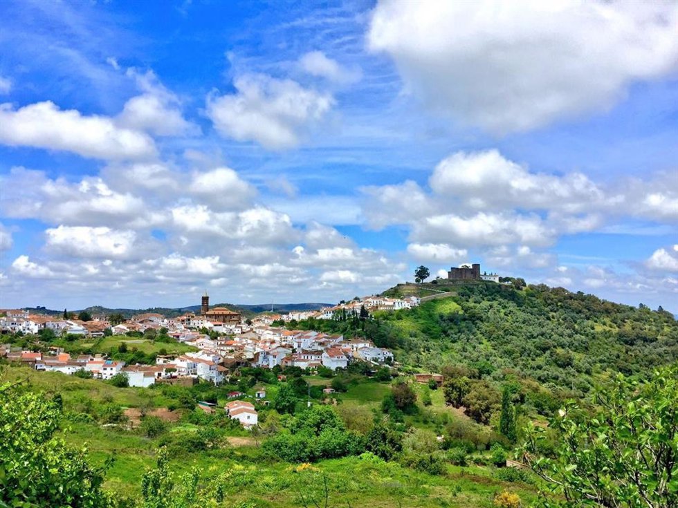 Archivo - Cortegana (Huelva) acogerá este martes la salida de la etapa 16 de La Vuelta. 