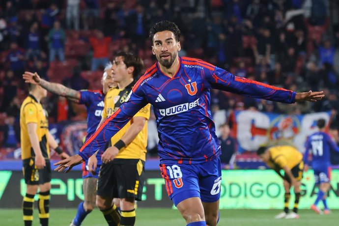 Futbol, Universidad de Chile vs Coquimbo Unido. Fecha 22, Liga de Primera 2026. El jugador de Universidad de Chile Juan Martin Lucero, centro, celebra su gol durante el partido de la Liga de Primera contra Coquimbo Unido disputado en el estadio Nacional