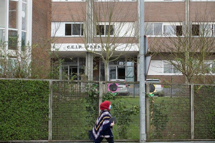 Archivo - El colegio público CEIP  Paradai, en Lugo, Galicia (España), a 19 de febrero de 2021. Sanidad de Lugo confirmó ayer que ascienden a 60 los positivos de un brote vinculado al colegio Paradai de Lugo, entre escolares y familiares. En concreto, el 