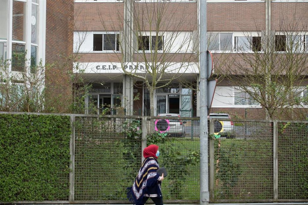 Archivo - El colegio público CEIP  Paradai, en Lugo, Galicia (España), a 19 de febrero de 2021. Sanidad de Lugo confirmó ayer que ascienden a 60 los positivos de un brote vinculado al colegio Paradai de Lugo, entre escolares y familiares. En concreto, el 