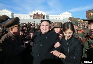 (Foto de ARCHIVO)  El líder norcoreano, Kim Jong Un, se encargó de supervisar personalmente el lanzamiento de cuatro misiles por parte de una unidad militar diseñada específicamente para atacar las bases militares ...      El líder norcoreano, Kim Jong