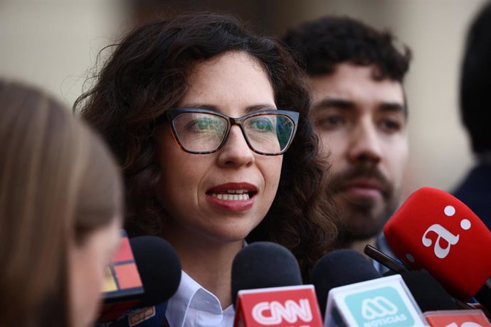 Santiago 15 de junio 2026. Diputados de oposicion entregan carta dirigida al Presidente de la Republica solicitando frenar el cobro administrativo que realiza la Tesoreria General de la Republica a las cuentas bancarias de los deudores educativos,