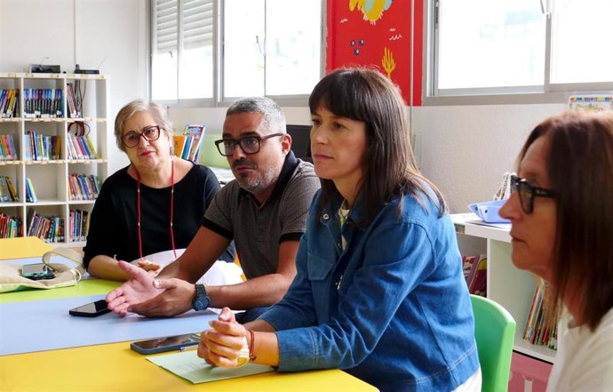 La portavoz del BNG, Ana Pontón, en un acto en Carballo, junto al alcalde, Daniel Pérez