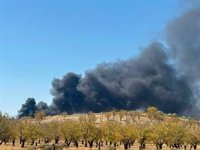 Ayuntamiento de Alhendín (Granada) aconseja a sus vecinos extremar precaución por el incendio en la planta de Inertes