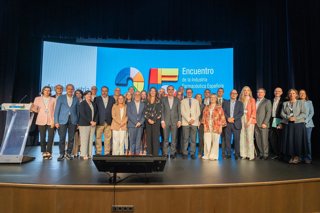 Foto de familia del Encuentro de la Industria Farmacéutica Española en la UIMP.