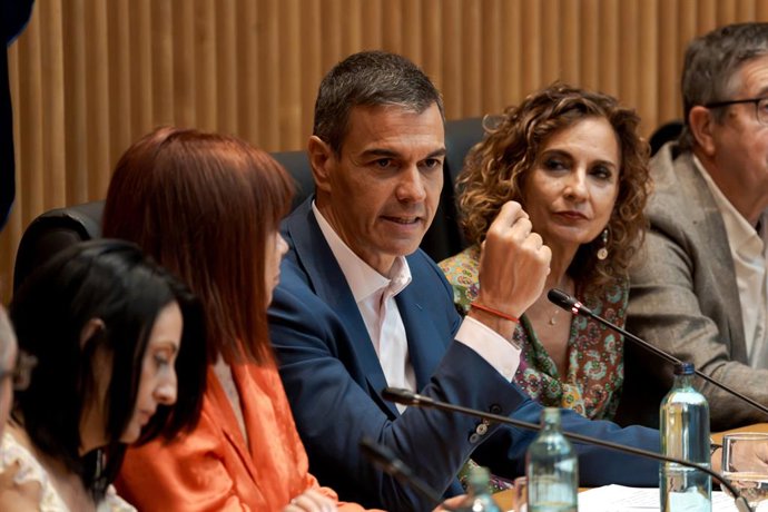 El presidente del Gobierno, Pedro Sánchez, reúne hoy en el Congreso a sus diputados, senadores y europarlamentarios para abrir el nuevo curso político, que se inicia con la crisis en Ceuta como telón de fondo y que estará marcado por la evolución de la an