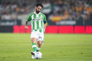 Francisco 'Isco' Alarcon of Real Betis in action during the friendly match football match played between Real Betis and AFC Bournemouth at La Cartuja stadium on August 8, 2026, in Sevilla, Spain.