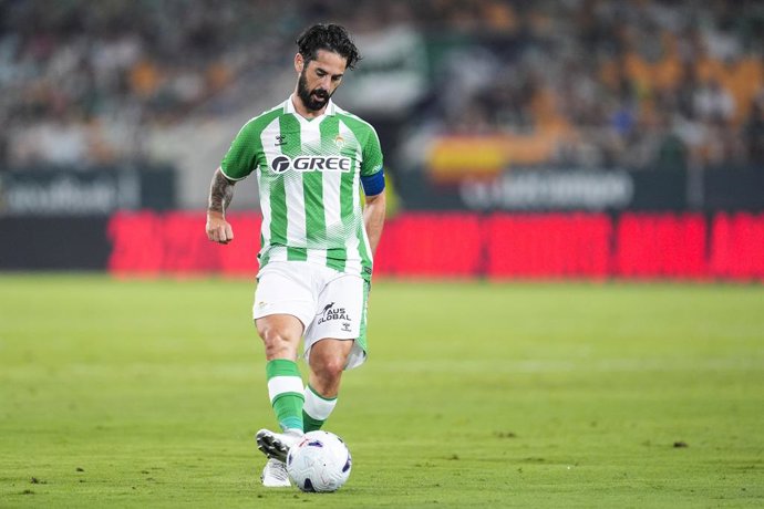 Francisco 'Isco' Alarcon of Real Betis in action during the friendly match football match played between Real Betis and AFC Bournemouth at La Cartuja stadium on August 8, 2026, in Sevilla, Spain.