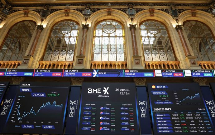 Pantalla con datos del Ibex, en el Palacio de la Bolsa de Madrid, a 26 de agosto de 2026, en Madrid (España). 