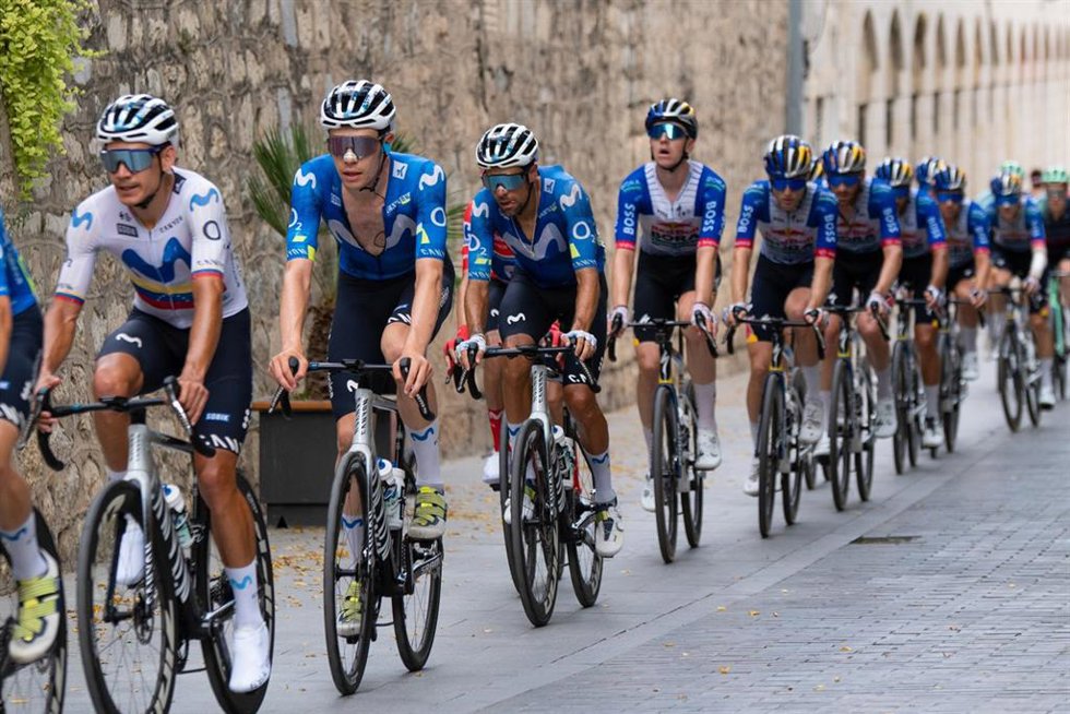 Participantes de la Vuelta ciclista a España recorren  las calles del centro de Jaén. A 05 de septiembre de 2026, en Jaén (Andalucía, España). ARCHIVO.
