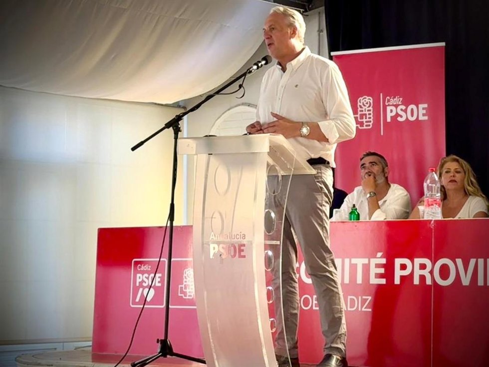 Archivo - Ruiz Boix inteviniendo en un Comité Provincial del PSOE.