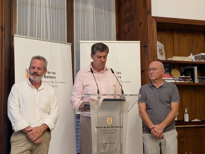 El conseller de Turismo, Cultura y Deportes, Jaume Bauzá, en una rueda de prensa.