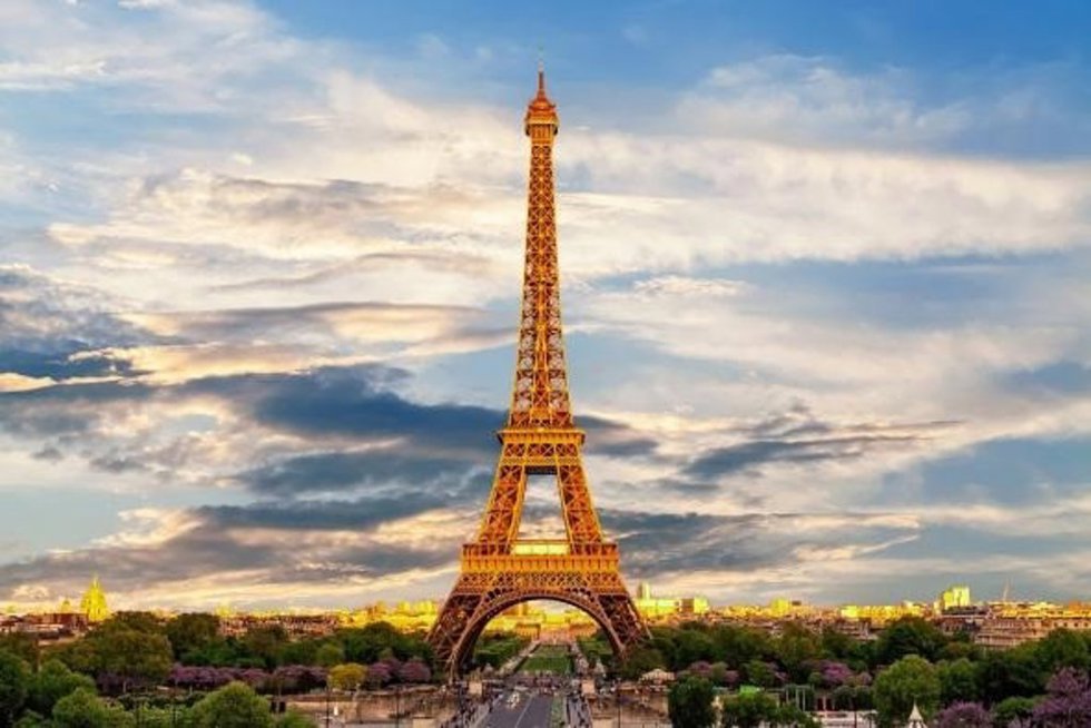 Archivo - La Torre Eiffel de París (archivo)