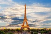 Foto: Francia.- Los trabajadores de la Torre Eiffel se declaran en huelga tras apartar a las mujeres durante una visita hindú