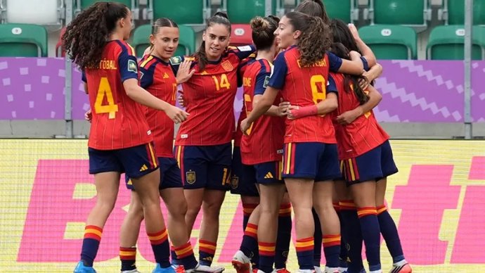 España celebra un gol en el partido contra Nigeria en el arranque del Mundial Sub-20 2026 femenino
