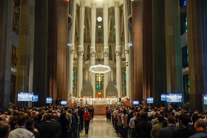 Archivo - Arxivo - El Papa León XIV presideix la celebració de la Santa Missa, en la Sagrada Família, a 10 de juny de 2026, a Barcelona, Catalunya (Espanya). 