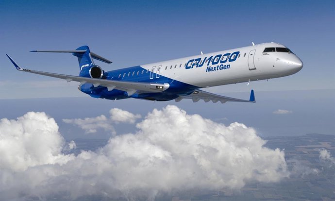 Archivo - Avión CRJ1000 de Bombardier.