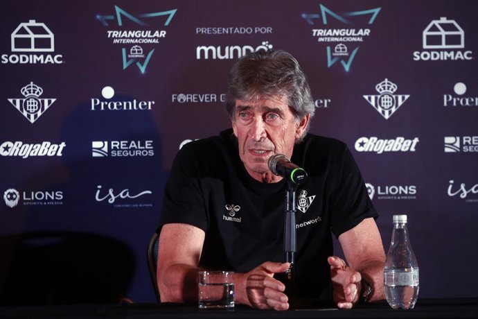 Futbol, Conferencia de prensa entrenador Real Betis. El entrenador del equipo español Real Betis Manuel Pellegrini, es fotografiado durante la conferencia de prensa previo al partido contra Colo Colo por el triangular internacional.  15/11/2022 Jonnathan