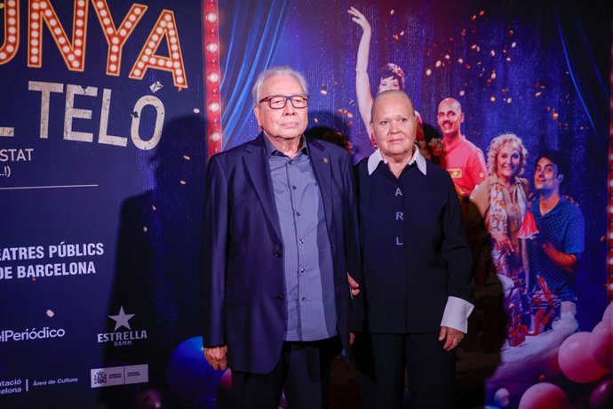 Daniel Fernández de Obregón, presidente del Grupo Focus, y su mujer durante el photocall de la 25 gala 'Catalunya aixeca el teló' 2026-27 del teatro catalán, a 7 de septiembre de 2026, en Barcelona, Catalunya (España)