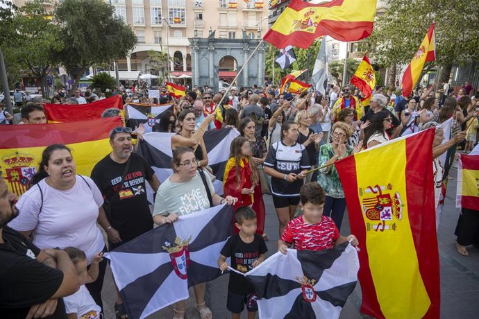 Decenas de personas se manifiestan ante la situación migratoria en Ceuta, a 7 de septiembre de 2026, en Ceuta (España).