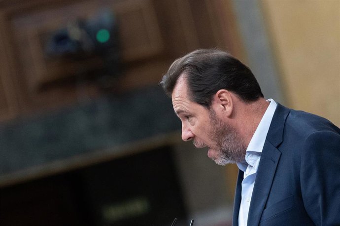 Archivo - El ministro de Transportes, Óscar Puente, durante una sesión plenaria en el Congreso de los Diputados, a 25 de junio de 2026, en Madrid (España). (Foto de archivo).