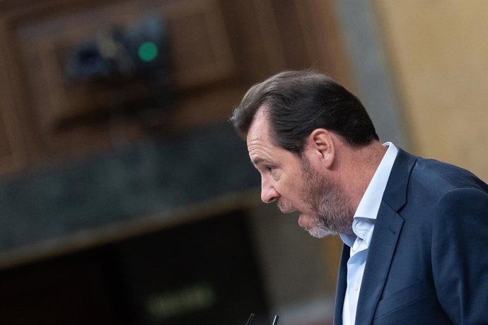 Archivo - El ministro de Transportes, Óscar Puente, durante una sesión plenaria en el Congreso de los Diputados, a 25 de junio de 2026, en Madrid (España). (Foto de archivo).