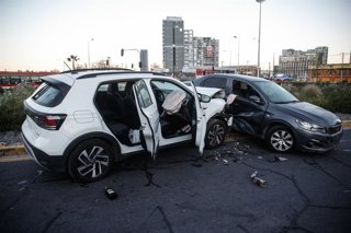 Santiago, 15 de septiembre de 2025.   Como parte de la Campaña“Celebremos Bien”, la Municipalidad de La Florida realiza una simulacro de accidente de tránsito con vehículos colisionados y botellas de alcohol vacías, para visibilizar las consecuencias que