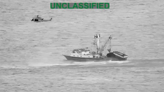 Embarcação interceptada pelo Exército dos Estados Unidos em águas do Pacífico