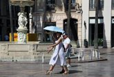 Foto: Lluvia, viento y, sobre todo, calor, ponen en aviso a once CCAA, con C.Valenciana y Canarias en nivel naranja